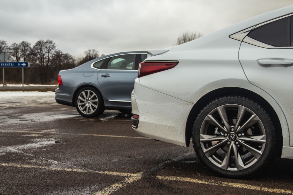 Lexus ES ir Volvo S90 palyginamasis testas