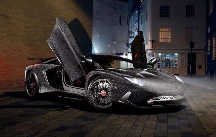 Swarowski kristalais padengtas Lamborghini Aventador