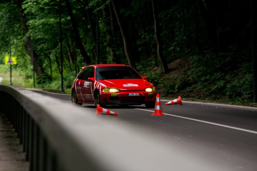 <a href='https://www.autobilis.lt/skelbimai/naudoti-automobiliai/honda' target='_blank' class='phrase'>Honda</a> Civic