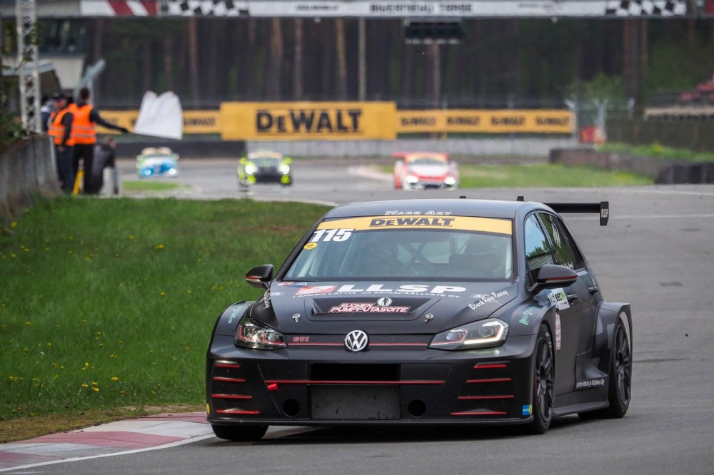 <a href='https://www.autobilis.lt/skelbimai/naudoti-automobiliai/volkswagen' target='_blank' class='phrase'>Volkswagen</a> Golf GTI TCR
