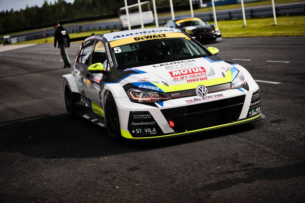 <a href='https://www.autobilis.lt/skelbimai/naudoti-automobiliai/volkswagen' target='_blank' class='phrase'>Volkswagen</a> Golf GTi TCR