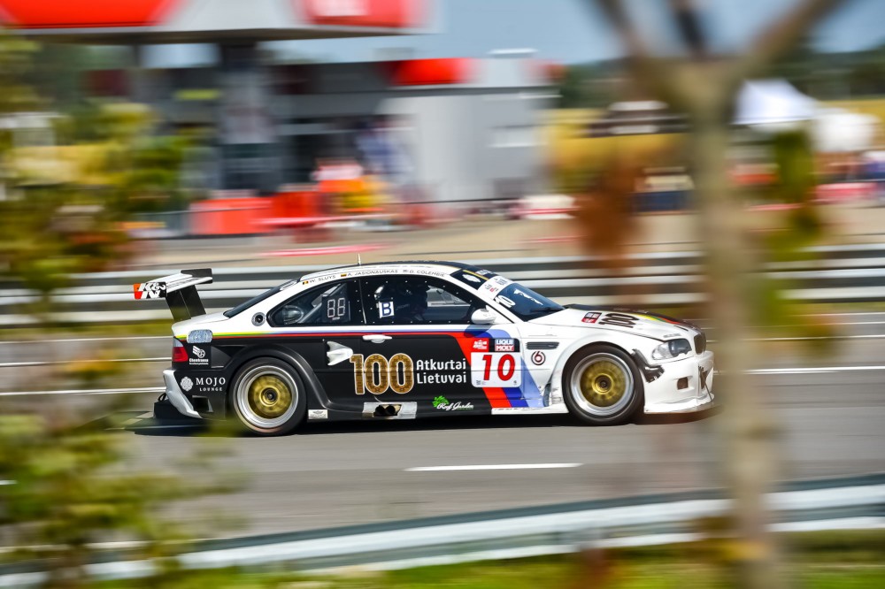 <a href='https://www.autobilis.lt/skelbimai/naudoti-automobiliai/bmw' target='_blank' class='phrase'>BMW</a> 3 serijos kupė