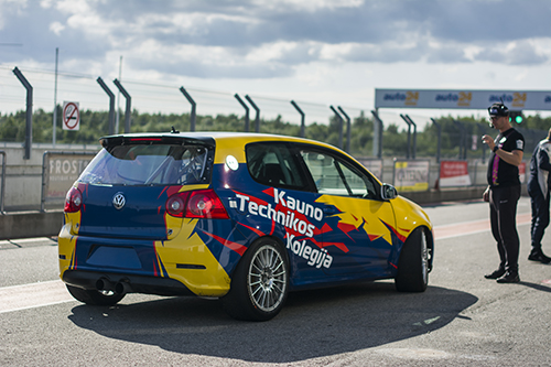 <a href='https://www.autobilis.lt/skelbimai/naudoti-automobiliai/volkswagen' target='_blank' class='phrase'>Volkswagen</a> Golf