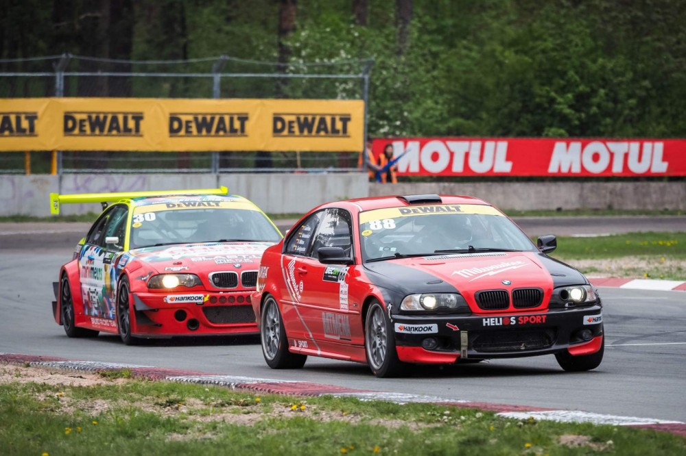 <a href='https://www.autobilis.lt/skelbimai/naudoti-automobiliai/bmw' target='_blank' class='phrase'>BMW</a> 3