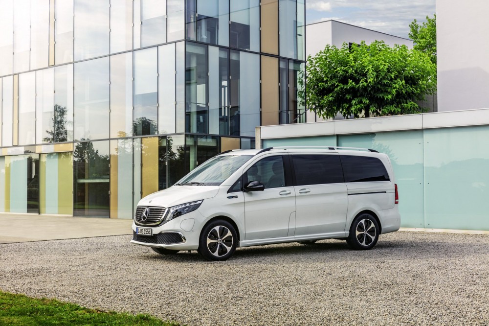 Elektrinis „Mercedes-Benz EQV“ furgonas