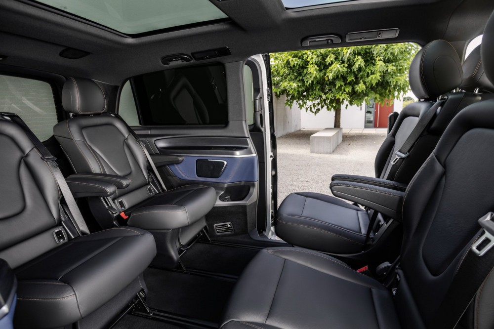 Elektrinis „Mercedes-Benz EQV“ furgonas