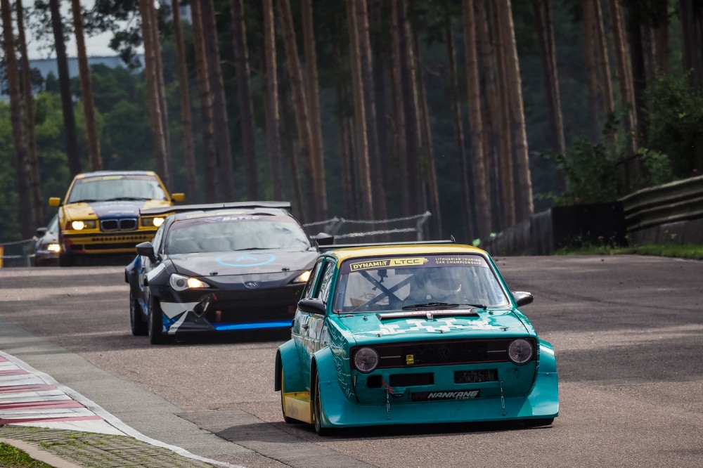 <a href='https://www.autobilis.lt/skelbimai/naudoti-automobiliai/volkswagen' target='_blank' class='phrase'>Volkswagen</a> Golf