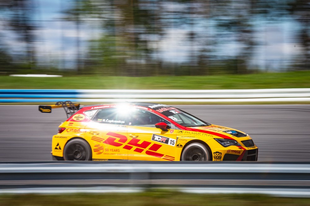 DHL Racing komandos automobilis