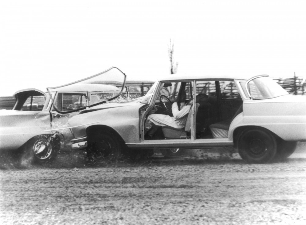„Mercedes-Benz“ saugumo bandymai