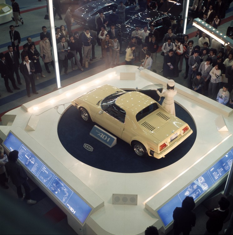 Nissan AD-1