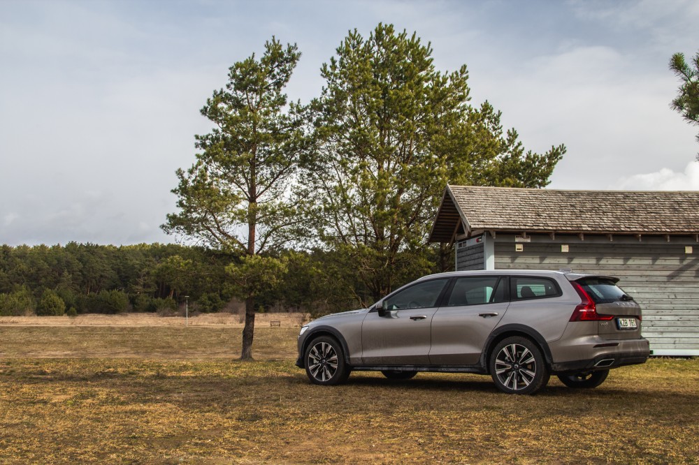 Volvo V60 Cross Country testas