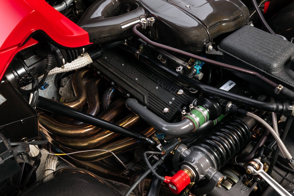 Ribotos laidos Ferrari F50 superautomobilis