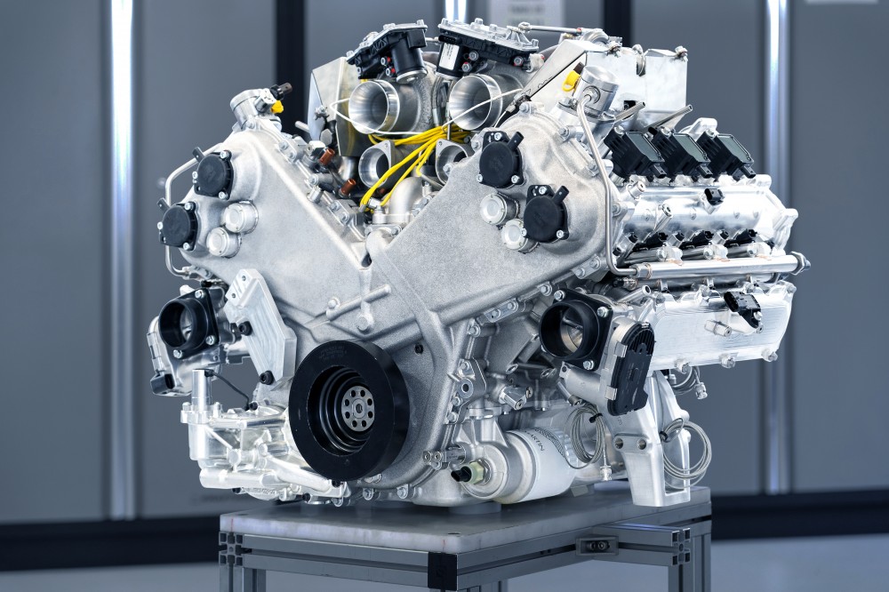 Visiškai naujas Aston Martin 6 cilindrų variklis