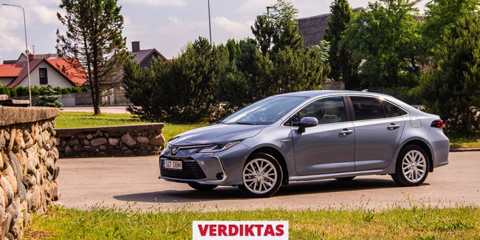 Toyota Corolla 1.8 Hybrid Luxury Plus