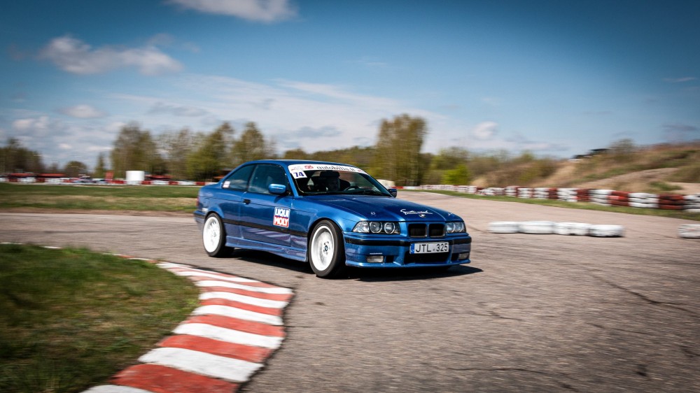 <a href='https://www.autobilis.lt/skelbimai/naudoti-automobiliai/bmw' target='_blank' class='phrase'>BMW</a> 3 serija