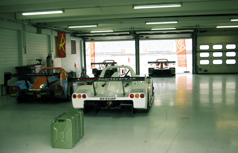 Hockenheimring trasoje matyti automobiliai