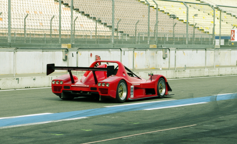 Hockenheimring trasoje matyti automobiliai