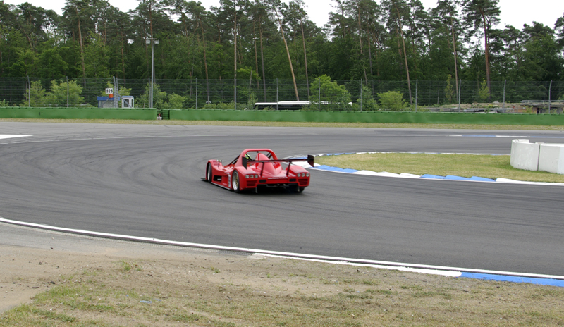 Hockenheimring trasoje matyti automobiliai