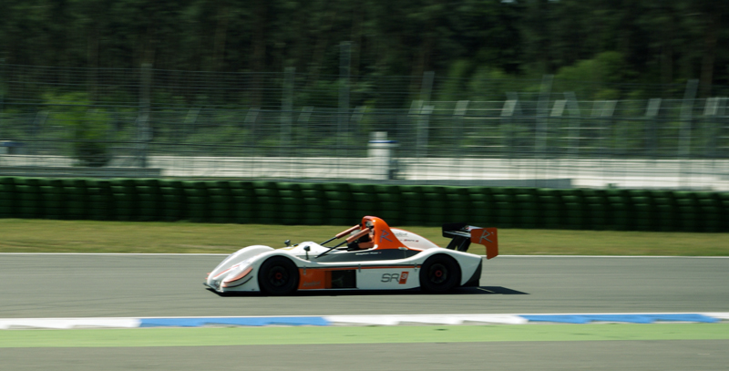 Hockenheimring trasoje matyti automobiliai
