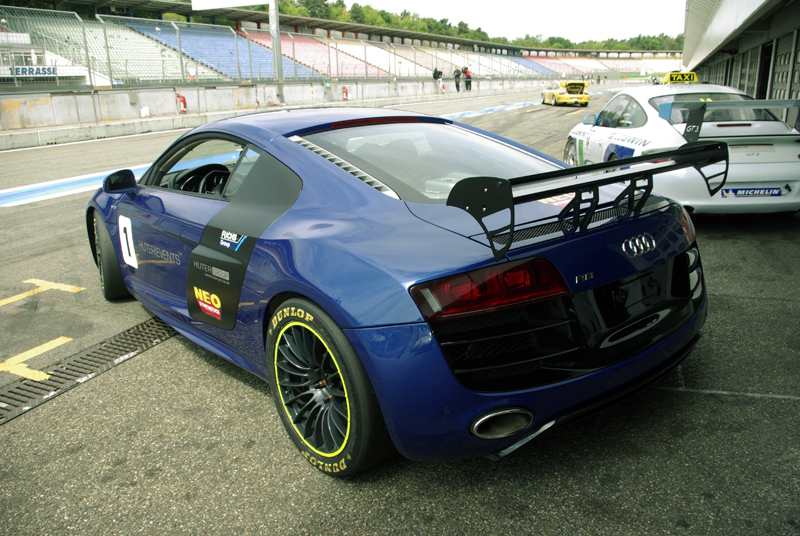 Hockenheimring trasoje matyti automobiliai