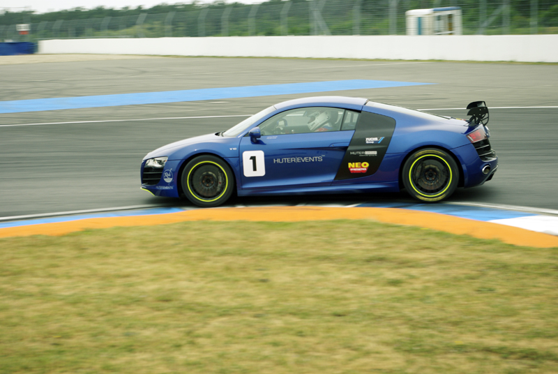 Hockenheimring trasoje matyti automobiliai
