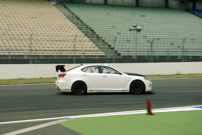 Hockenheimring trasoje matyti automobiliai