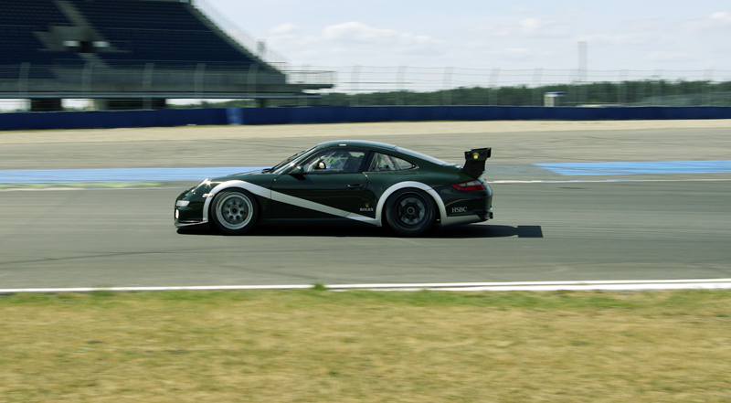 Hockenheimring trasoje matyti automobiliai