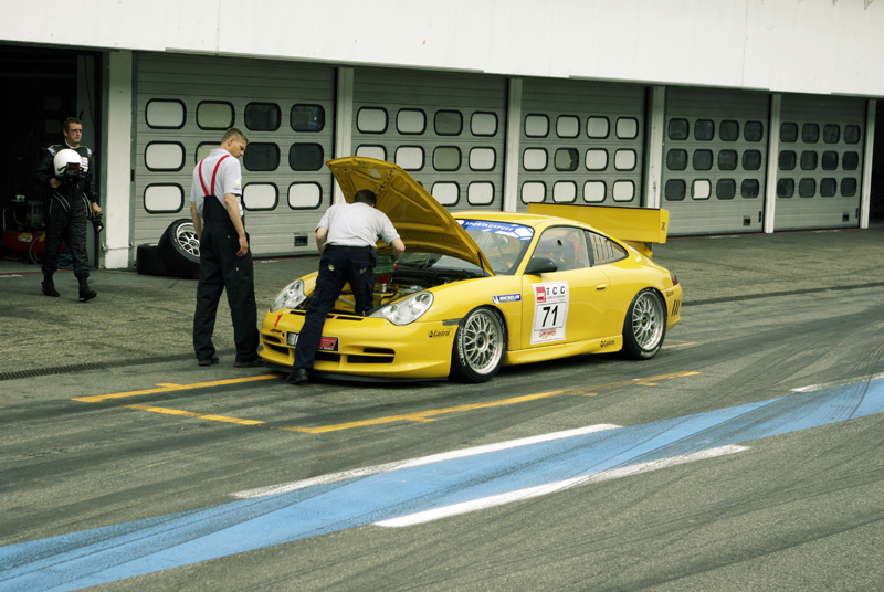 Hockenheimring trasoje matyti automobiliai