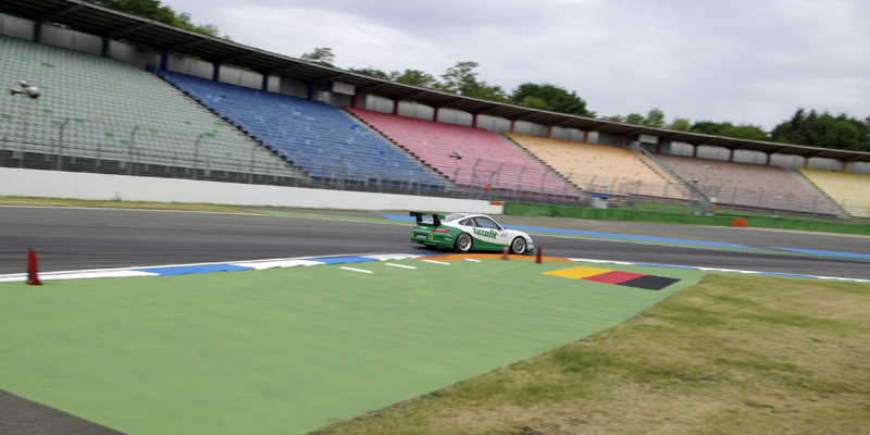 Hockenheimring trasoje matyti automobiliai