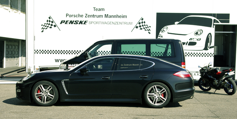 Hockenheimring trasoje matyti automobiliai