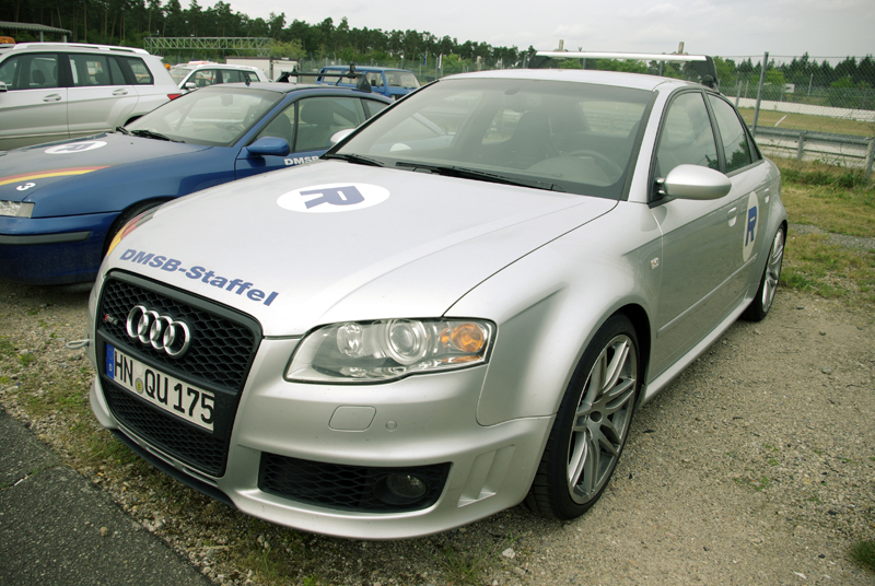 Hockenheimring trasoje matyti automobiliai