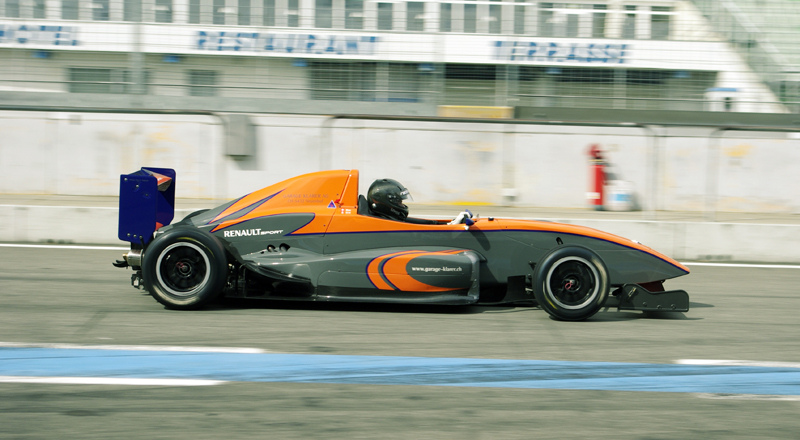 Hockenheimring trasoje matyti automobiliai