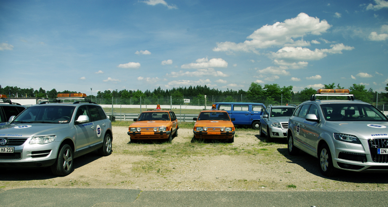 Hockenheimring trasoje matyti automobiliai