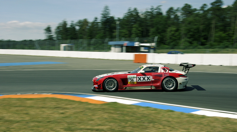 Hockenheimring trasoje matyti automobiliai