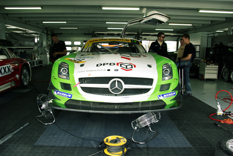 Hockenheimring trasoje matyti automobiliai