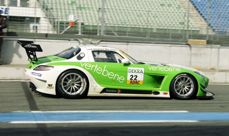Hockenheimring trasoje matyti automobiliai
