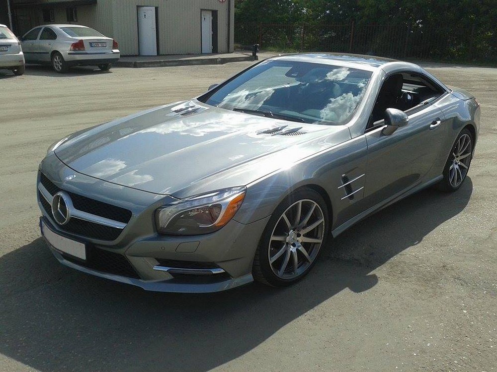 Gatvėje užfiksuotas Mercedes-Benz SL550