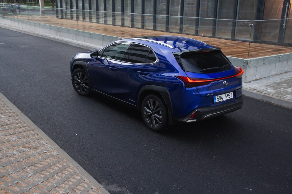 Lexus UX250h atsiliepimai