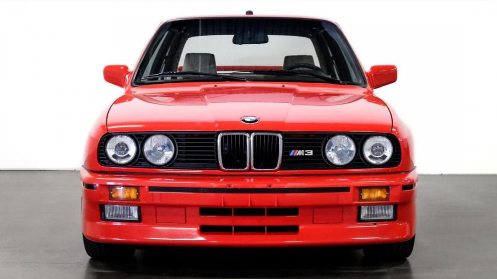 <a href='https://www.autobilis.lt/skelbimai/naudoti-automobiliai/bmw' target='_blank' class='phrase'>BMW</a> E30 M3