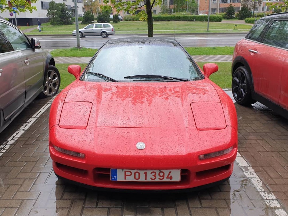 Gatvėje užfiksuotas Honda NSX