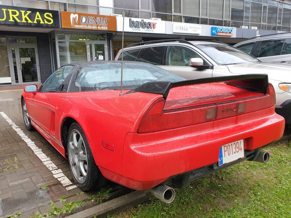 Gatvėje užfiksuotas Honda NSX