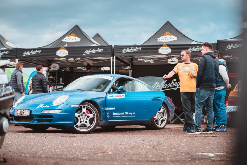 <a href='https://www.autobilis.lt/skelbimai/naudoti-automobiliai/porsche' target='_blank' class='phrase'>Porsche</a> 911
