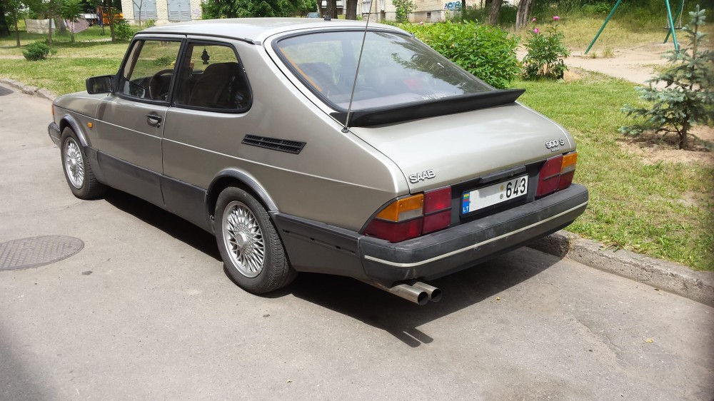 Saab 900