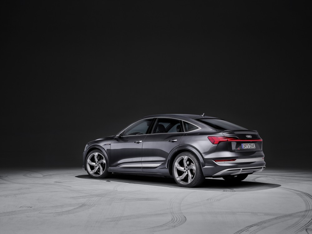 „Audi e-tron S“ ir „Audi e-tron S Sportback“