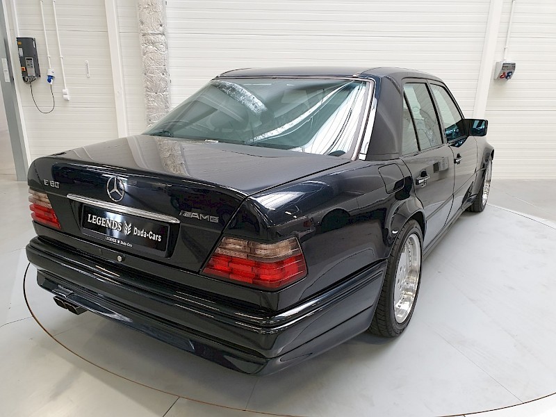 Lenkijoje parduodamas <a href='https://www.autobilis.lt/skelbimai/naudoti-automobiliai/mercedes-benz' target='_blank' class='phrase'>Mercedes-Benz</a> E60 AMG