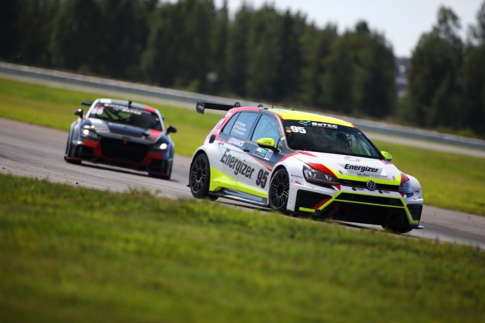 <a href='https://www.autobilis.lt/skelbimai/naudoti-automobiliai/volkswagen' target='_blank' class='phrase'>Volkswagen</a> Golf GTI TCR