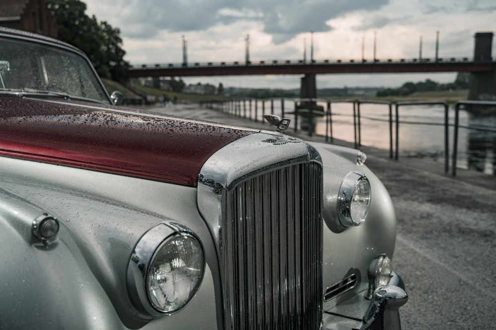 Bentley S2