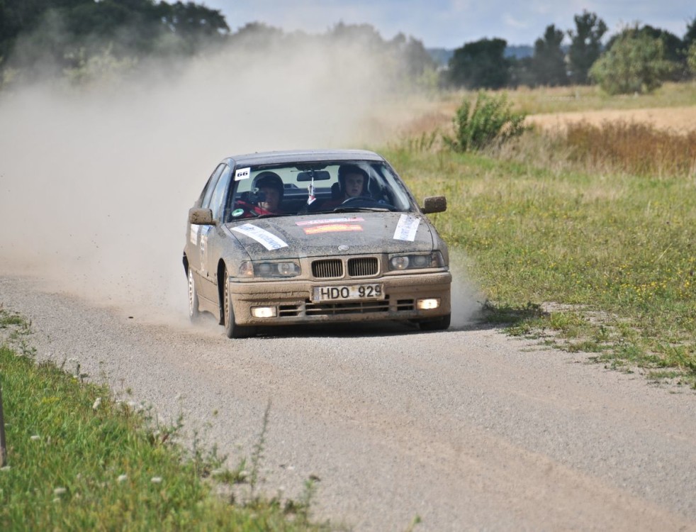 <a href='https://www.autobilis.lt/skelbimai/naudoti-automobiliai/bmw' target='_blank' class='phrase'>BMW</a> 3 serija