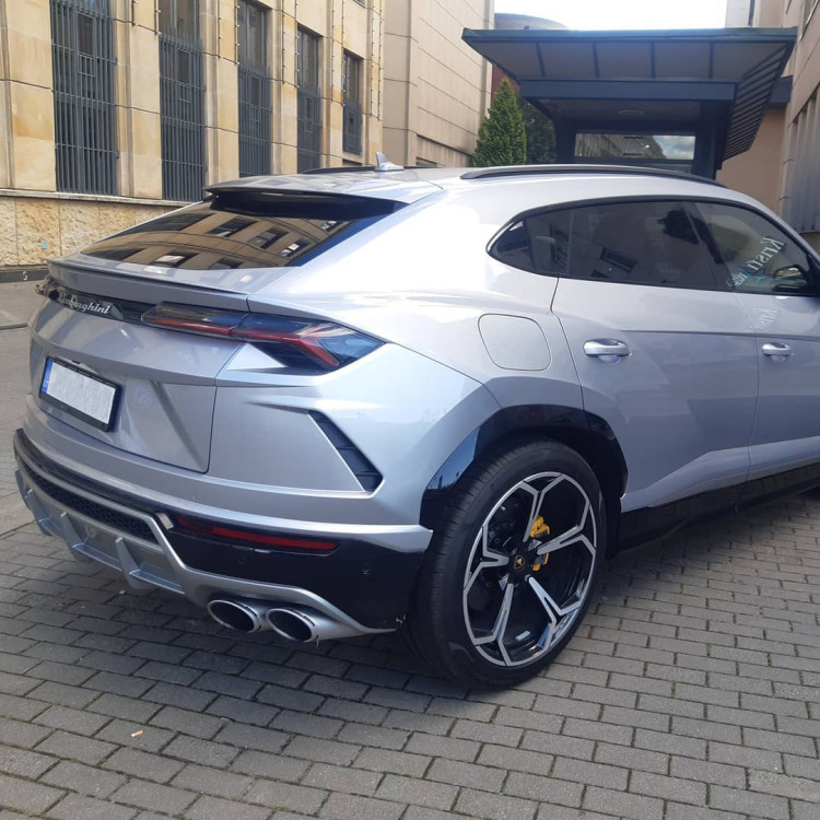 Gatvėje užfiksuotas Lamborghini Urus