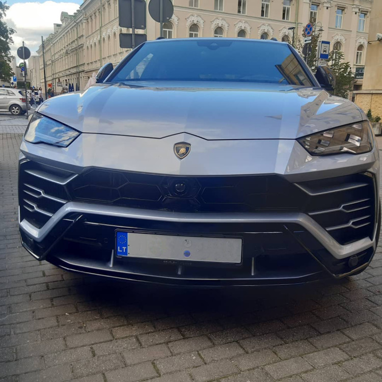 Gatvėje užfiksuotas Lamborghini Urus